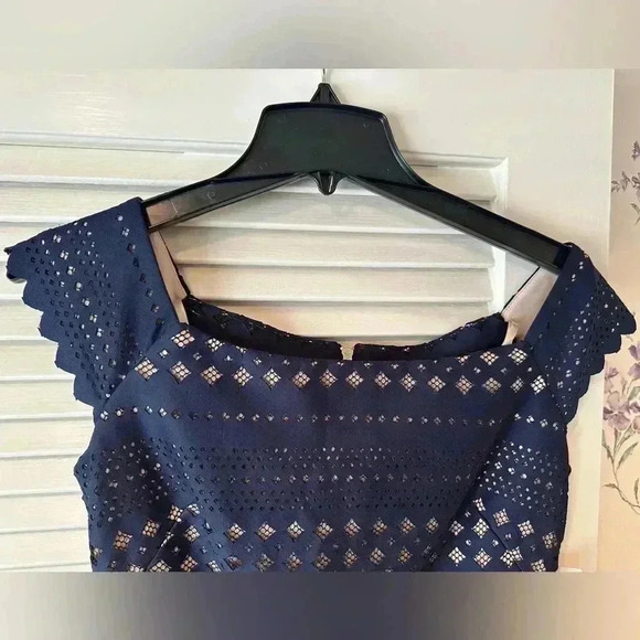 Eliza J Navy Scalloped Sleeve and Bottom Dress Size 4 - Picture 2 of 7